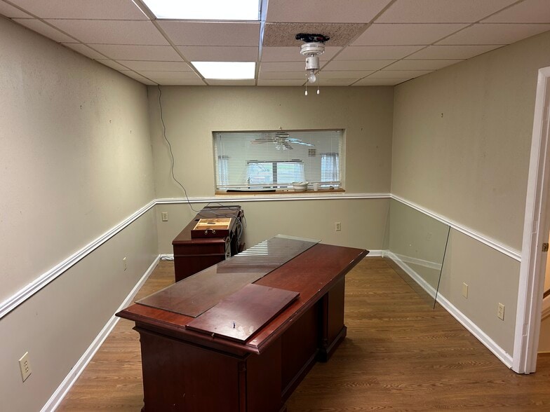 More Photos Of 5130 MacCorkle Ave SE, Charleston Office For Lease