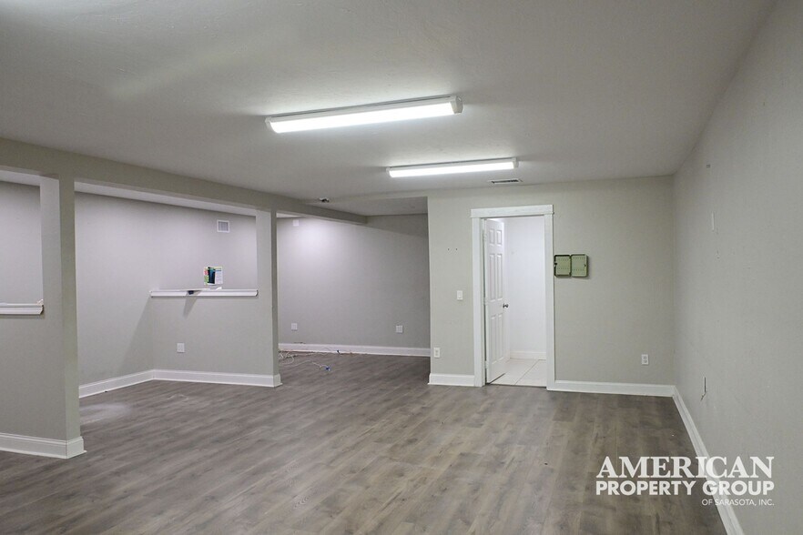 More Photos Of 204 Center Rd, Fort Myers Unknown For Lease
