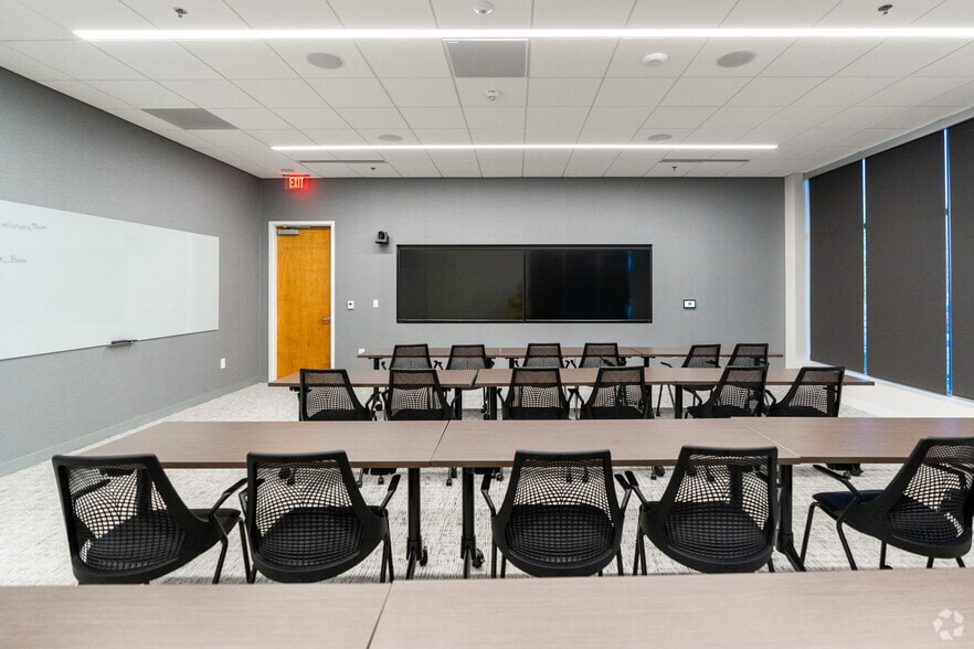 More Photos Of 8041 Arco Corporate Dr, Raleigh Office For Lease