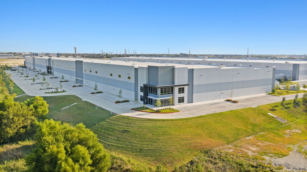 More Photos Of 160 Parker Way, Hutto Distribution For Sale