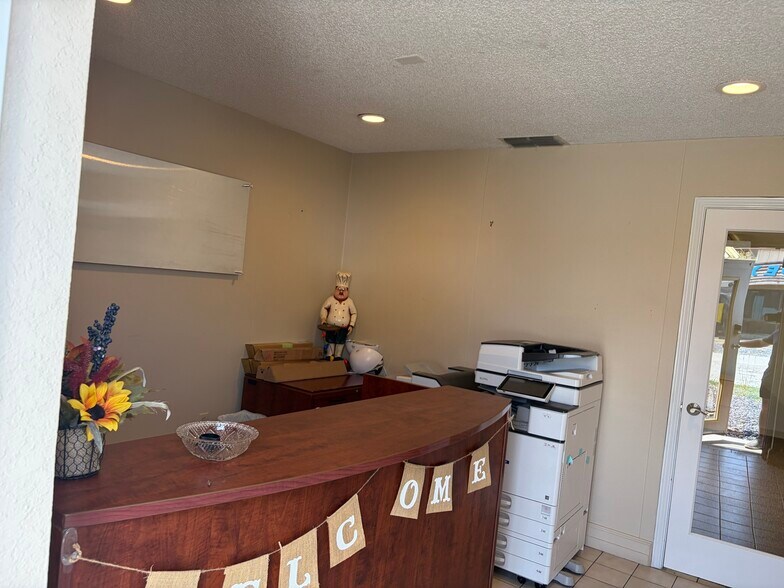 More Photos Of 2476 N Heideke St, Seguin Industrial For Sale