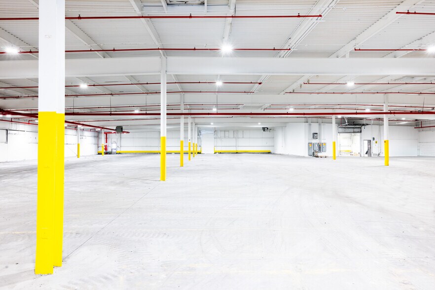 More Photos Of 4250 Bells Ln, Louisville Manufacturing For Lease