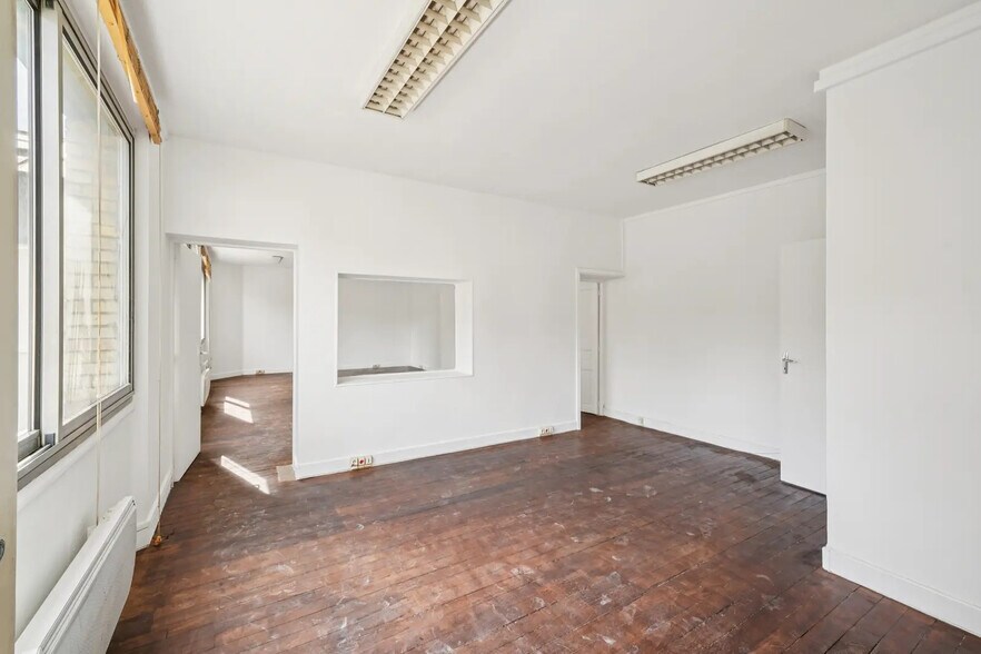 Primary Photo Of 20 Rue Marx Dormoy, Paris Office For Sale