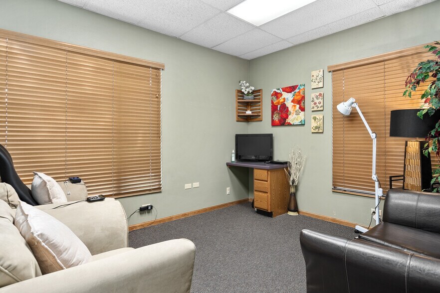 More Photos Of 822-826 S Hastings Way, Eau Claire Medical For Sale