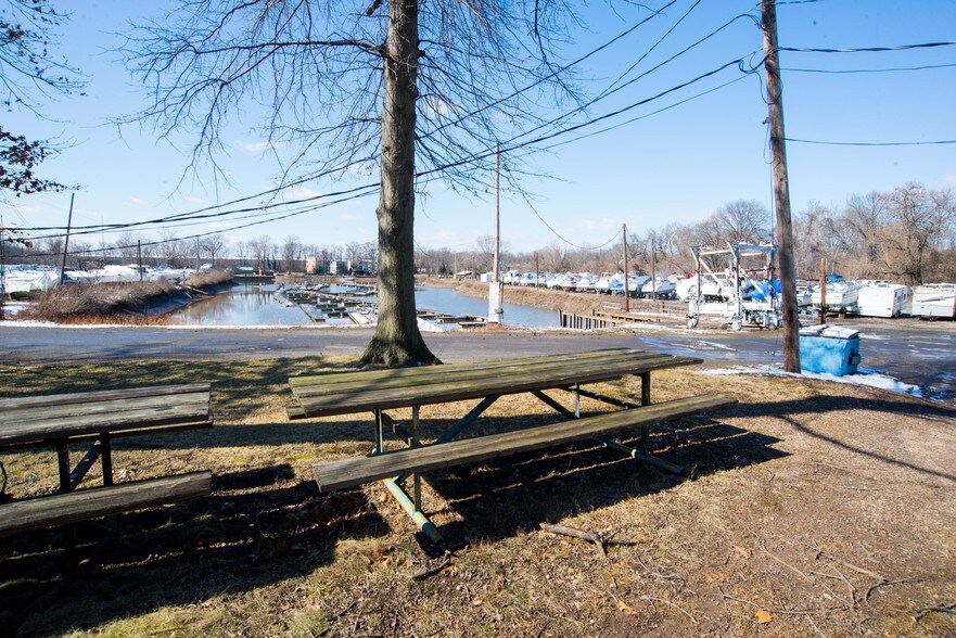 More Photos Of 400 Main Ave, Croydon Marina For Sale