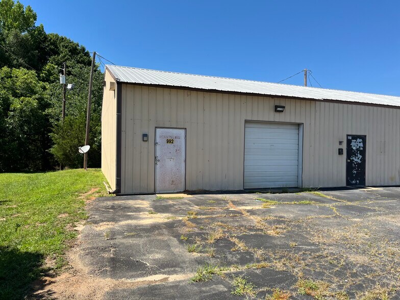 More Photos Of 992 W Park Dr, Anderson Manufacturing For Lease