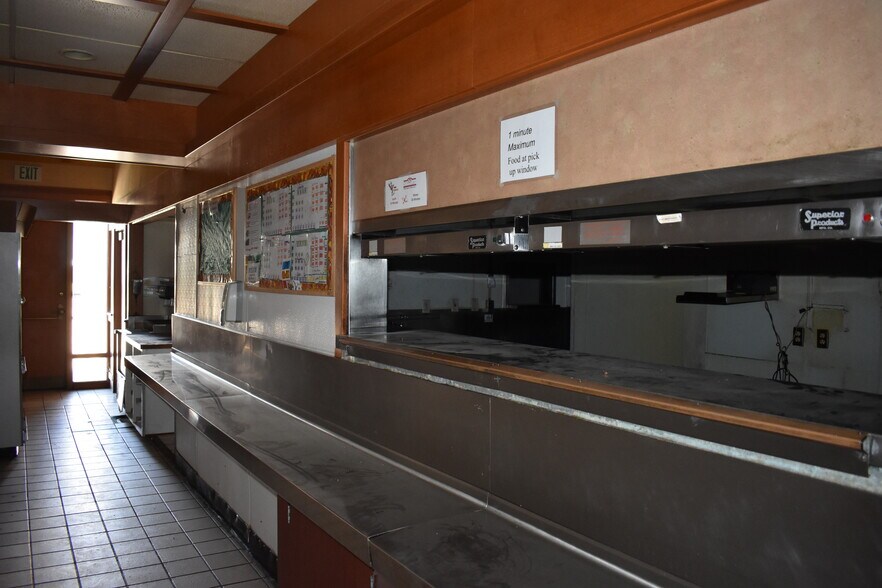 More Photos Of 44430 20th St W, Lancaster Restaurant For Lease