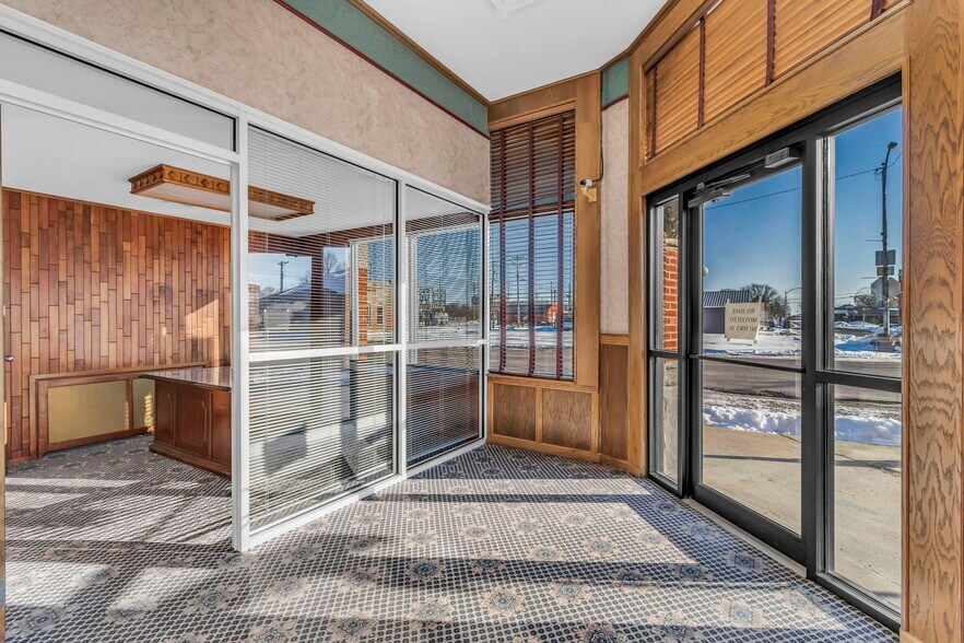 More Photos Of 112 S Pine St, Norborne Bank For Sale