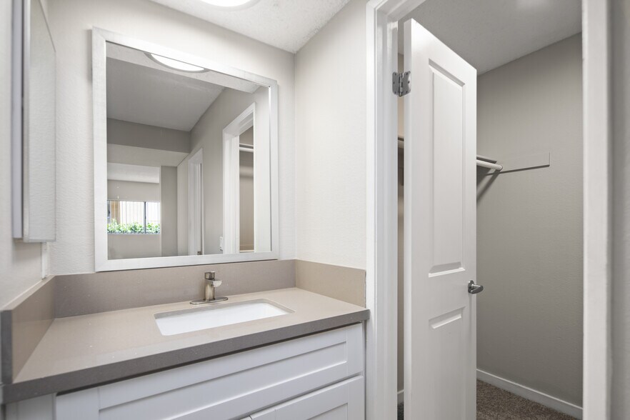 More Photos Of 725 Alturas Ln, Fallbrook Apartments For Sale
