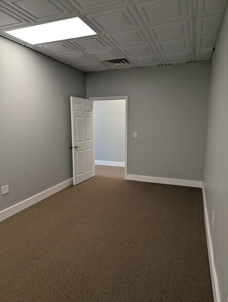 More Photos Of 1449 Green Bay Rd, Sturgeon Bay General Retail For Lease
