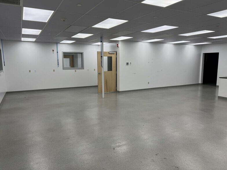 More Photos Of 16 Commercial St, Branford Research And Development For Lease