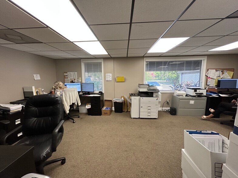 More Photos Of 223 Lithia Pinecrest Rd, Brandon Office For Sale