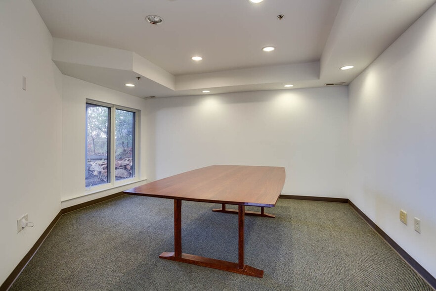 More Photos Of 1140 E Market St, Charlottesville Office For Lease