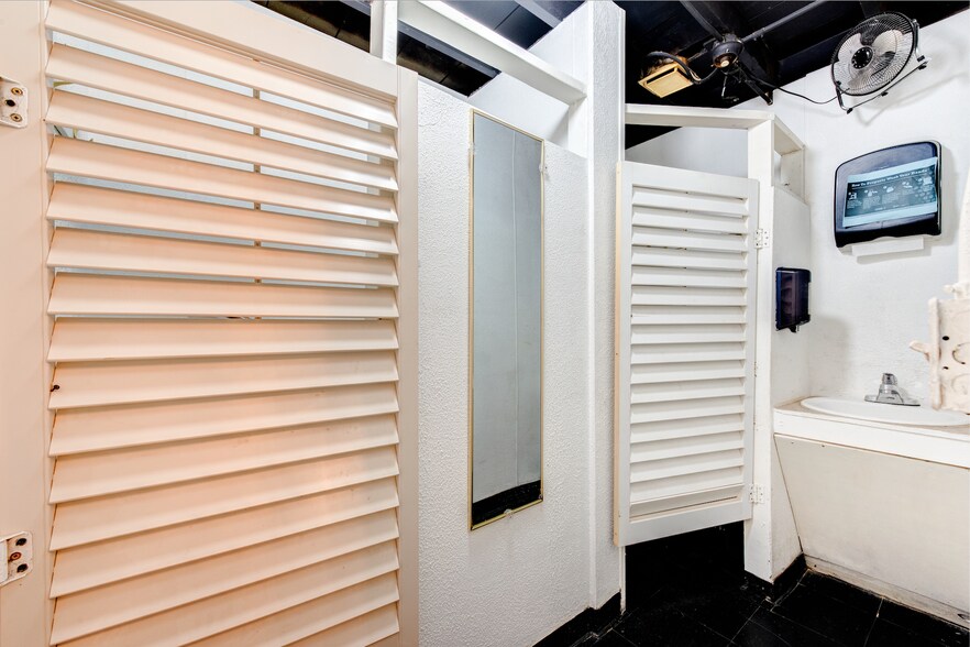 More Photos Of 1801 19th St, Lubbock General Retail For Sale