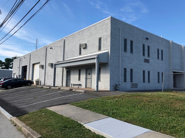 More Photos Of 500 Pine St, Holmes Unknown For Lease