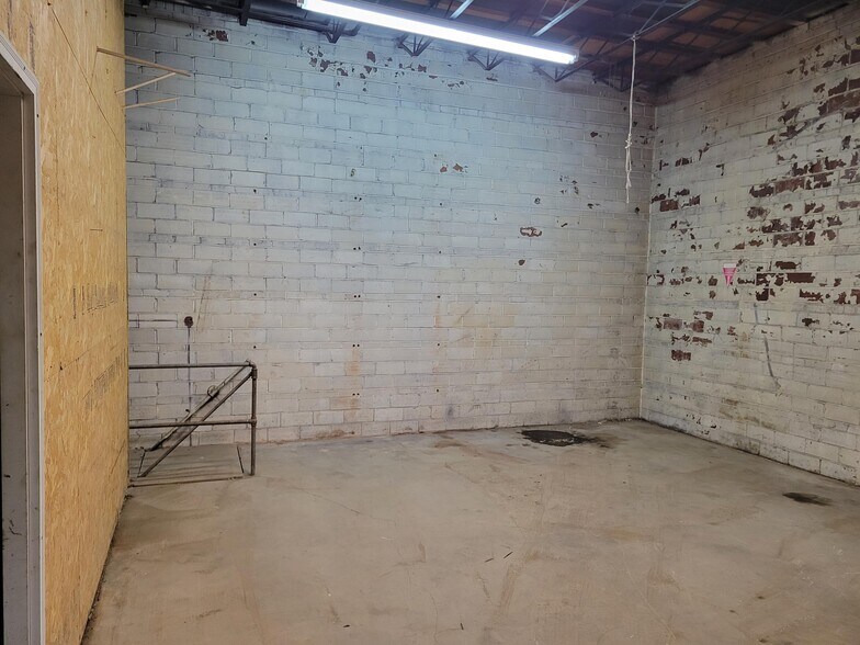 More Photos Of 412AR 5th Ave SW, Aberdeen Flex For Lease