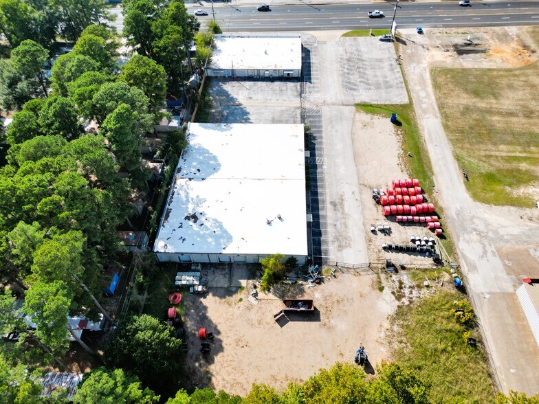 More Photos Of 812 S Eastman Rd, Longview Unknown For Lease