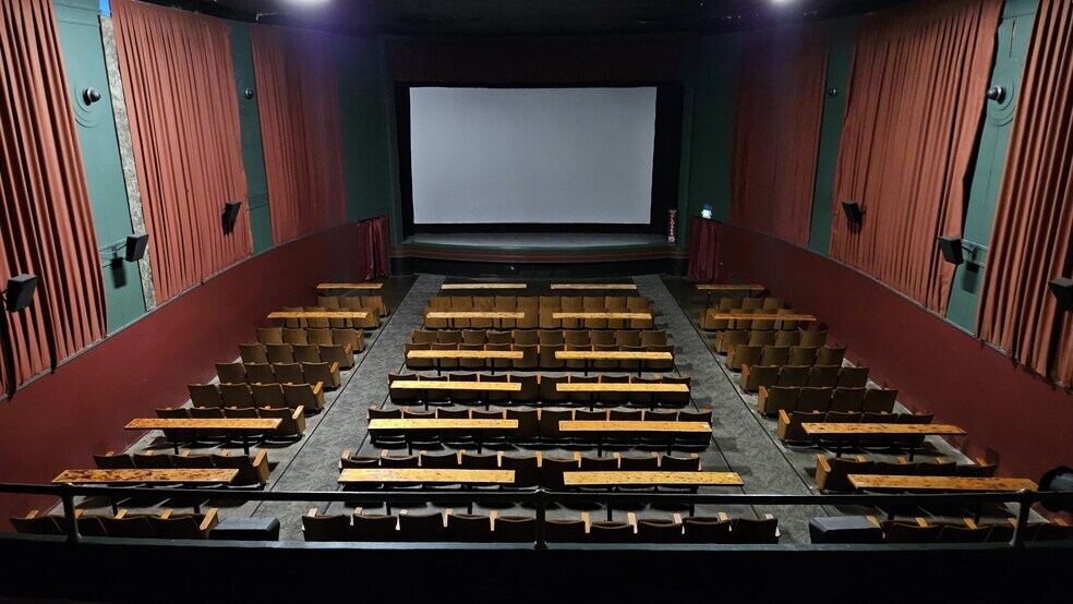 More Photos Of 214 Pacific Ave, Kelso General Retail For Sale