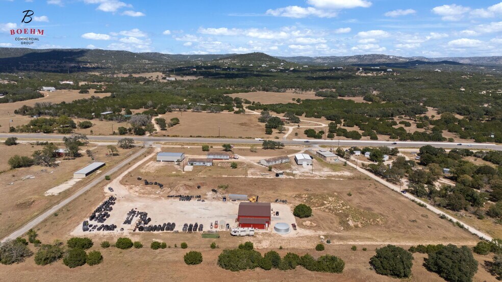 More Photos Of 9106 Highway 16, Pipe Creek Flex For Sale