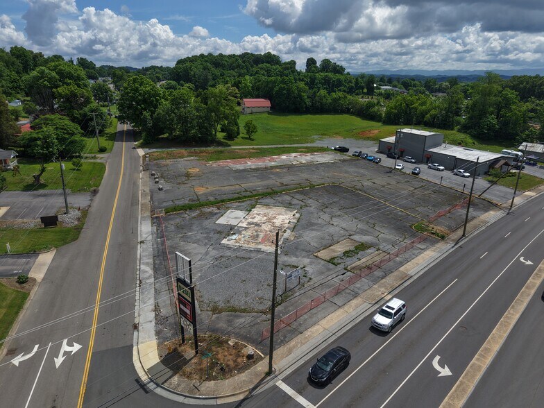 More Photos Of 665 Gate City Highway Hwy, Bristol General Retail For Lease