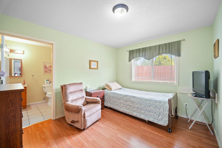 More Photos Of 14547 Thayer Rd, Oregon City Congregate Senior Housing For Sale