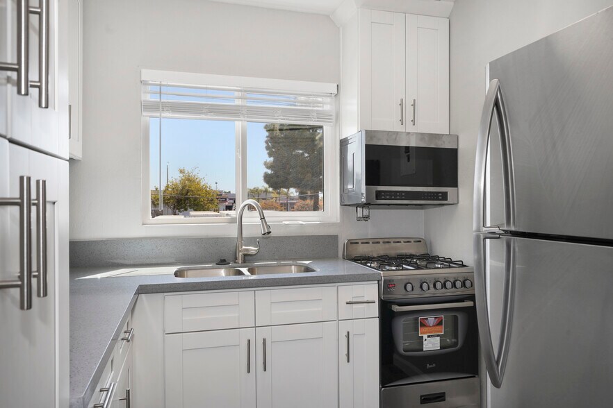 More Photos Of 731 Owen Dr, Huntington Beach Apartments For Sale