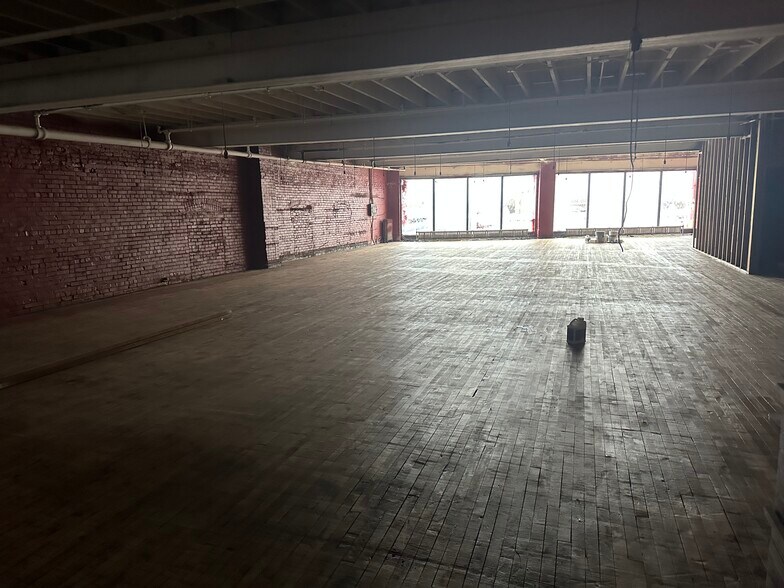 More Photos Of 976 Broadway, Buffalo Storefront For Lease