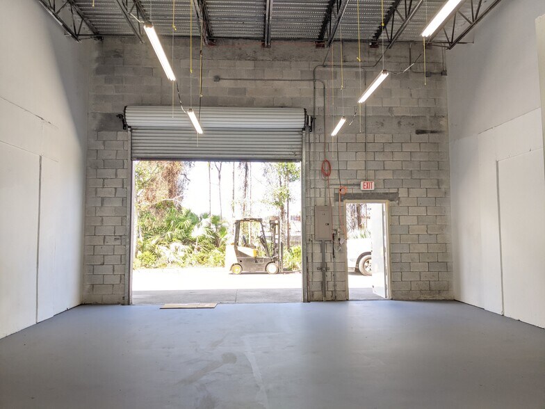 More Photos Of 845 Pop Tilton Pl, Jensen Beach Warehouse For Lease