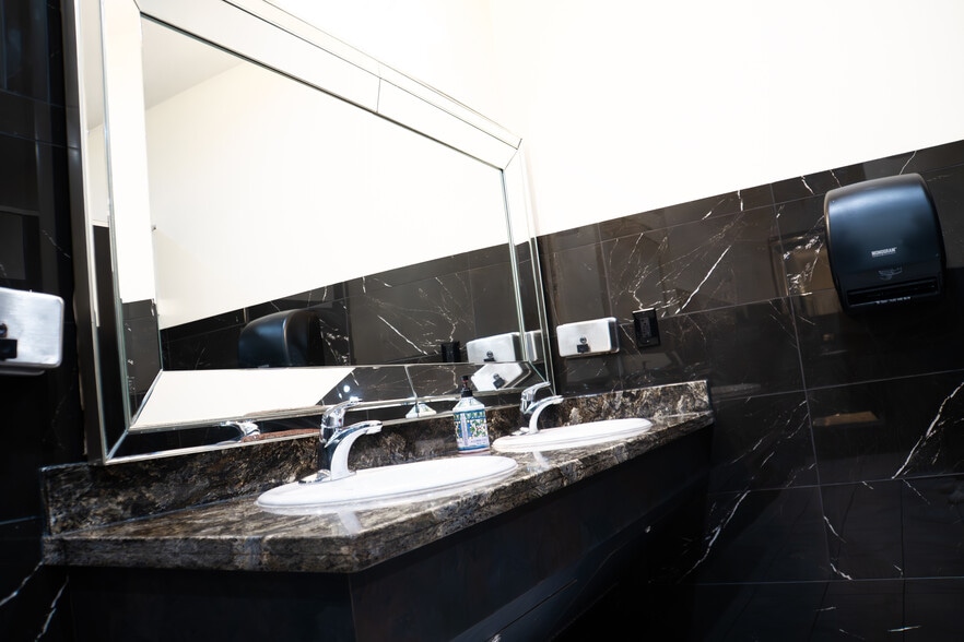 More Photos Of 808 W Lake Mead Blvd, Las Vegas Bar For Sale