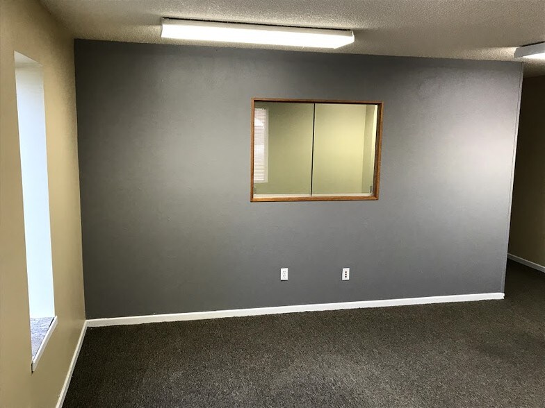 More Photos Of 3768 Norwood Dr, Littleton Warehouse For Lease