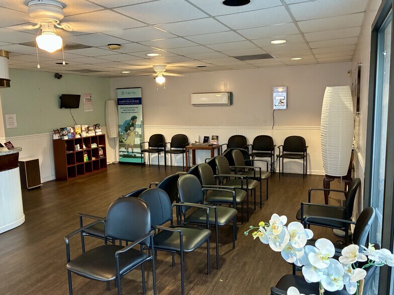 More Photos Of 5223 Paulsen St, Savannah Medical For Lease