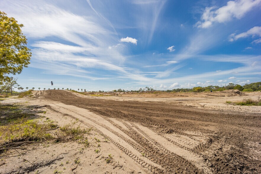 More Photos Of 7543 NE 48th St, Okeechobee Racetrack For Sale