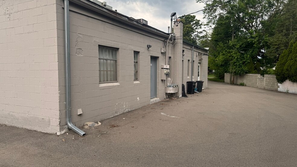 More Photos Of 2474-2486 Orchard Lake Rd, Keego Harbor Unknown For Lease