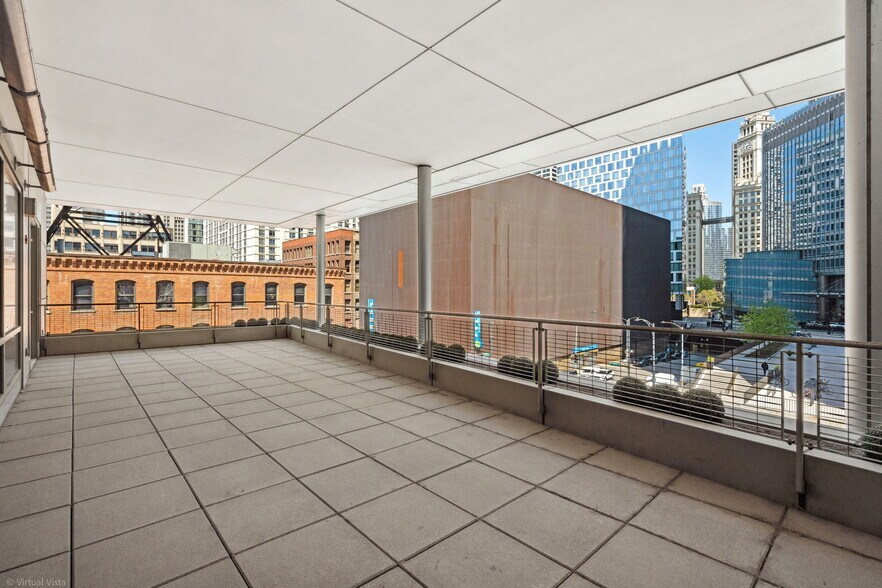 More Photos Of 360 N State St, Chicago General Retail For Sale