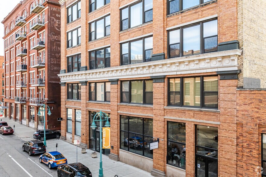 More Photos Of 239 E Chicago St, Milwaukee Apartments For Lease