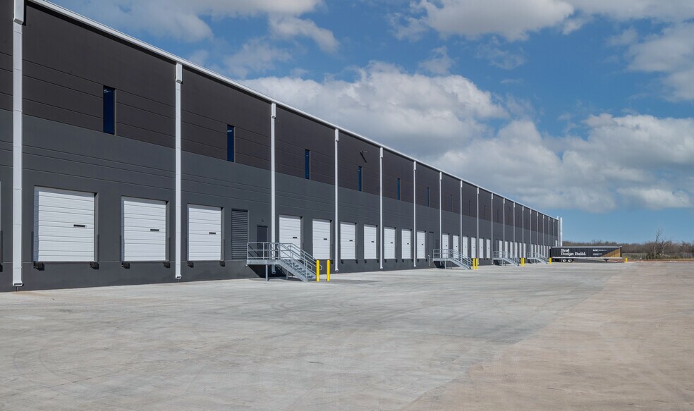 More Photos Of 4601 Dr. MLK Jr. Dr, Arlington Distribution For Lease