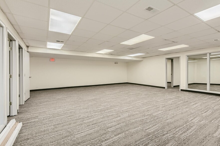 More Photos Of 1800 E Northwest Hwy, Arlington Heights Office For Lease