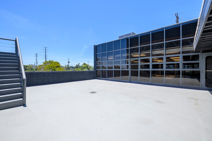 More Photos Of 2200 Michigan Ave, Santa Monica Loft Creative Space For Lease