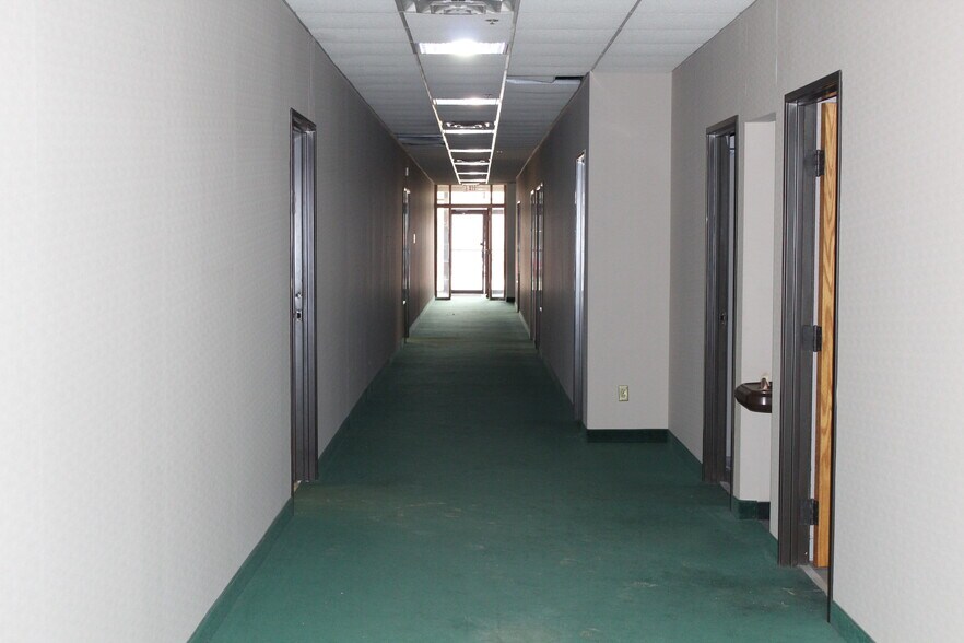 More Photos Of 85 N Main St, Mount Clemens Office Residential For Lease