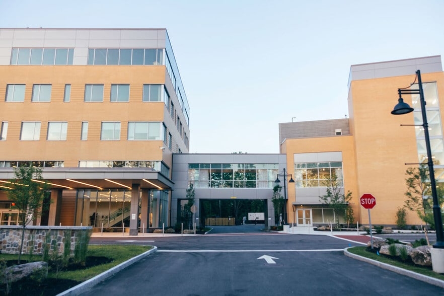 More Photos Of 11 Rock Row, Westbrook Medical For Lease