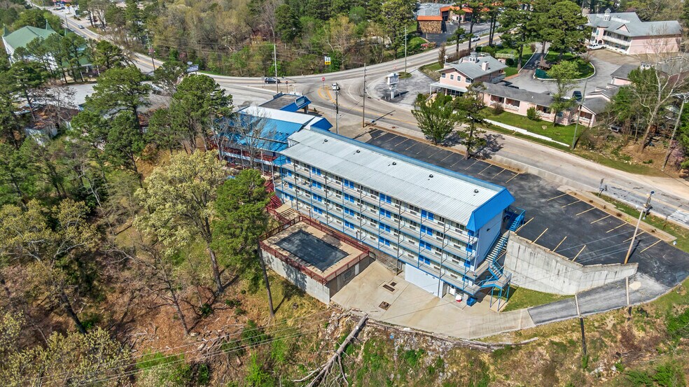 More Photos Of 110 Huntsville Rd, Eureka Springs Hotel For Sale