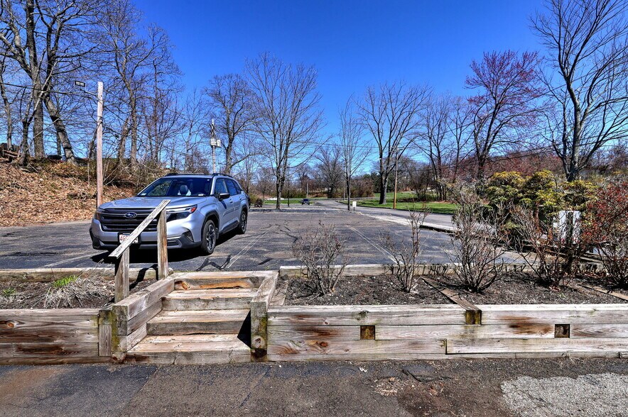 More Photos Of 284 Racebrook Rd, Orange Office For Sale