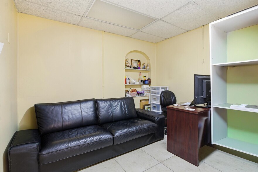More Photos Of 3240 NW 7th St, Miami Office For Sale