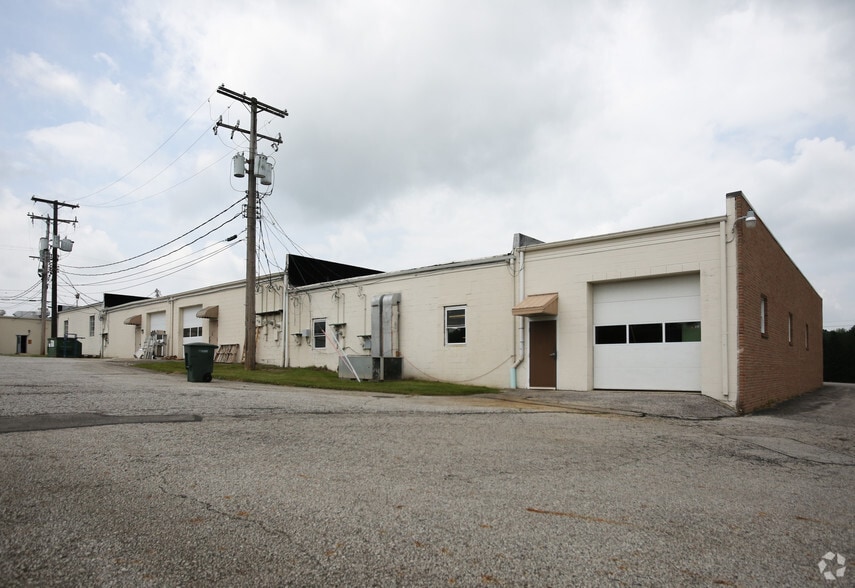 More Photos Of 12383-12387 Kinsman Rd, Newbury Light Manufacturing For Lease