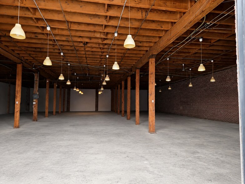 More Photos Of 1101-1135 E 5th St, Los Angeles Warehouse For Lease