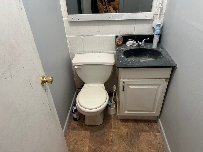 More Photos Of 1237 Watson Blvd, Warner Robins Warehouse For Sale