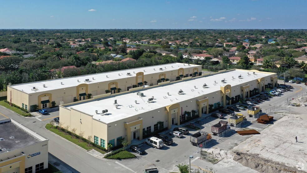 More Photos Of 10424 W State Road 84, Davie Warehouse For Lease