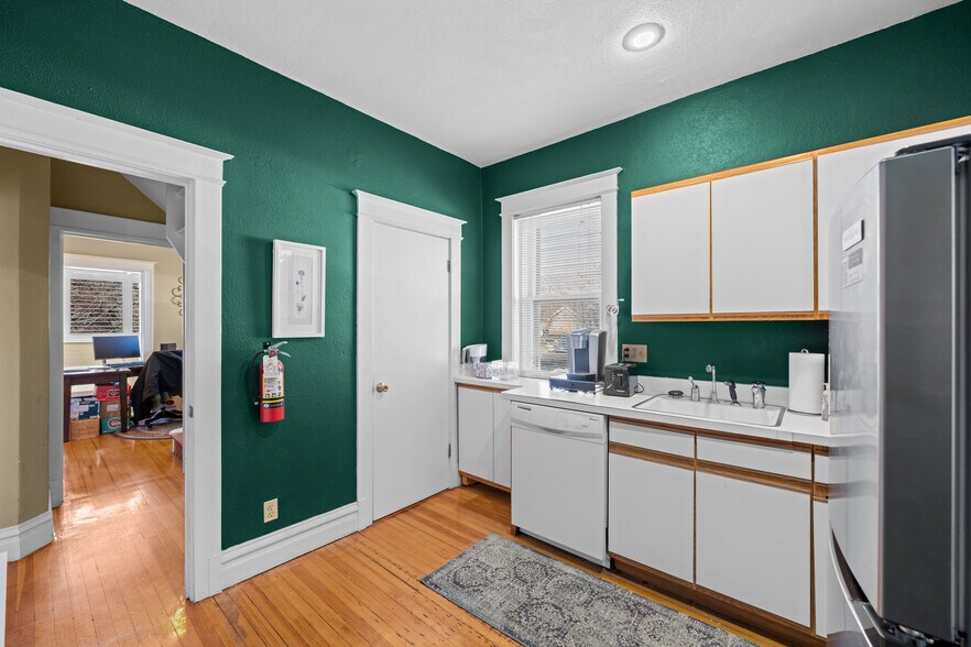 More Photos Of 562 N Ogden St, Denver Office For Sale