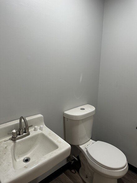 More Photos Of 3711-3721 Lamar Ave, Memphis Unknown For Lease