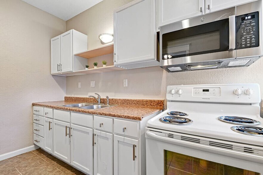 More Photos Of 1114 E Armour Blvd, Kansas City Apartments For Sale